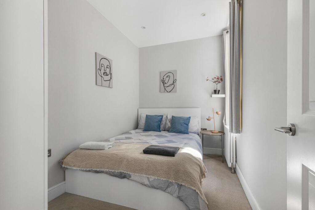 Brilliant 2 Bed Apartment - Spacious, Central & Well-Connected Лондон Екстер'єр фото
